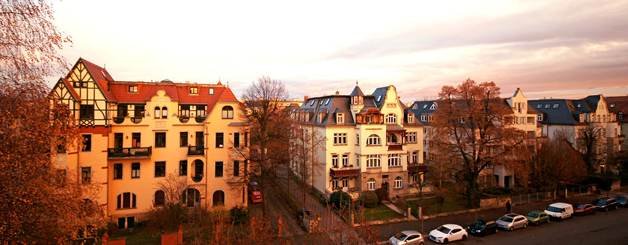 Blick aus unserer Ferienwohnung Romantik: über die Dächer der zentrumsnahen Villen in Dresden.